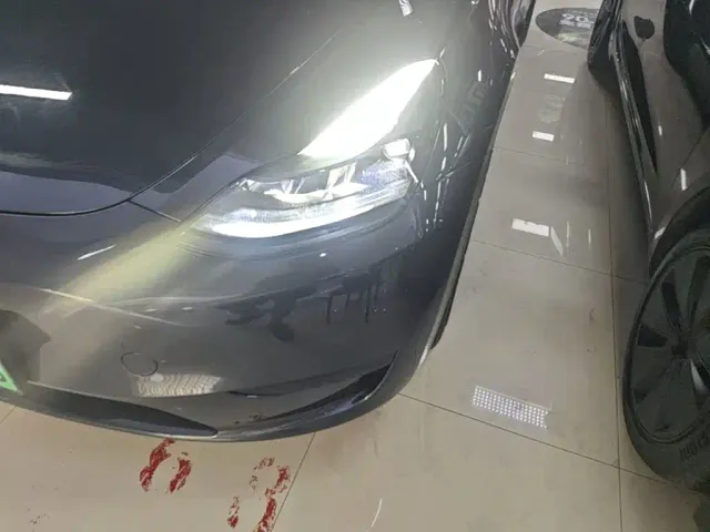 Tesla Model Y — Фото автомобиля 23
