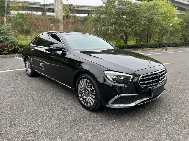 Mercedes-Benz E-Class — Фото автомобиля 3