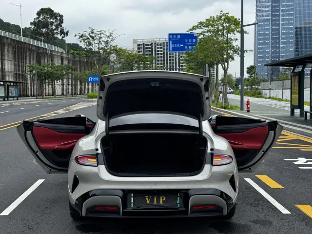 Xiaomi Auto Xiaomi SU7 2024 RWD Ultra Long Range Advanced Smart Driving Pro Edition — Фото автомобиля 17