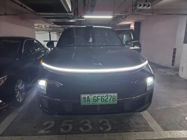 Li Auto L8 — Фото автомобиля 7