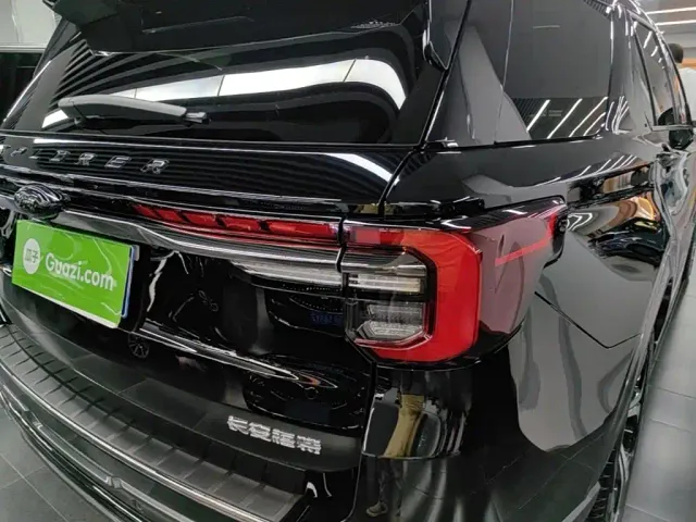 Ford Explorer — Фото автомобиля 7