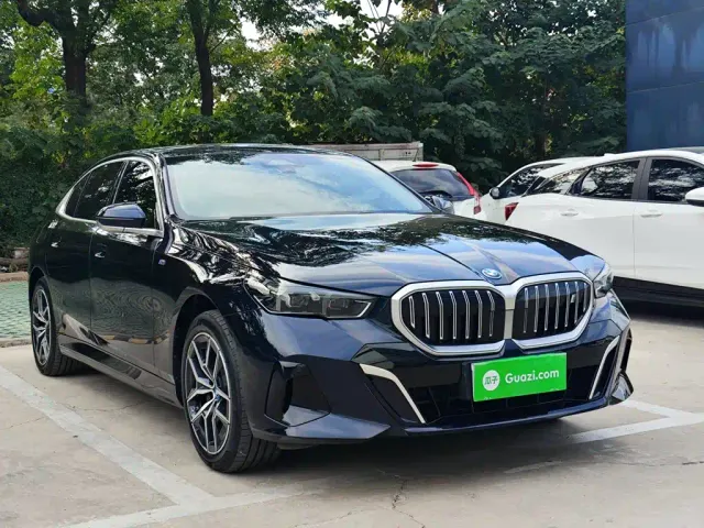 BMW i5 — Фото автомобиля 3