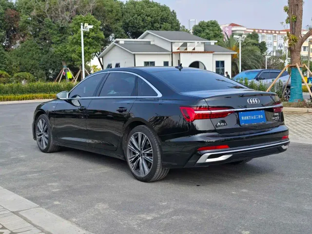 Audi A6L — Фото автомобиля 9