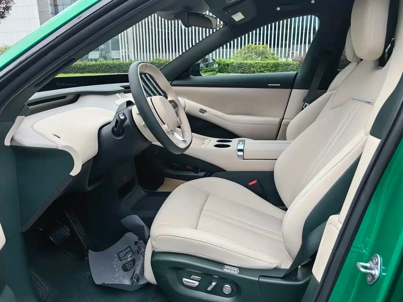 Xiaomi Auto Xiaomi YU7 2025 Extended Range AWD Pro — Фото автомобиля 6
