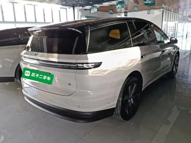 Li Auto i8 — Фото автомобиля 6