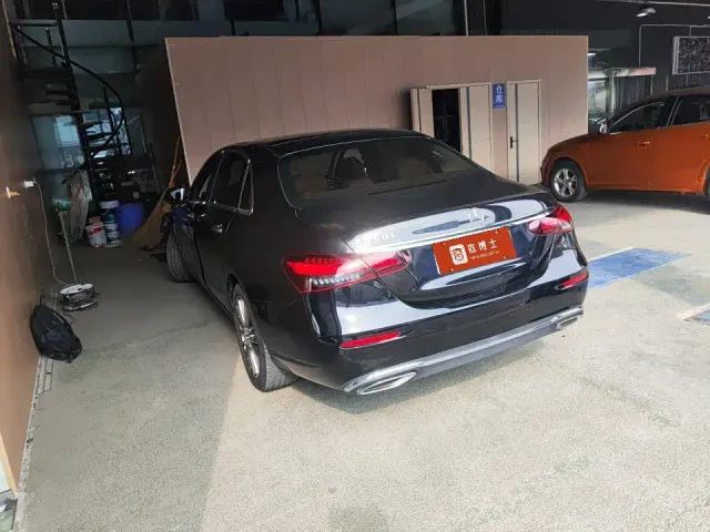 Mercedes-Benz E-Class — Фото автомобиля 3