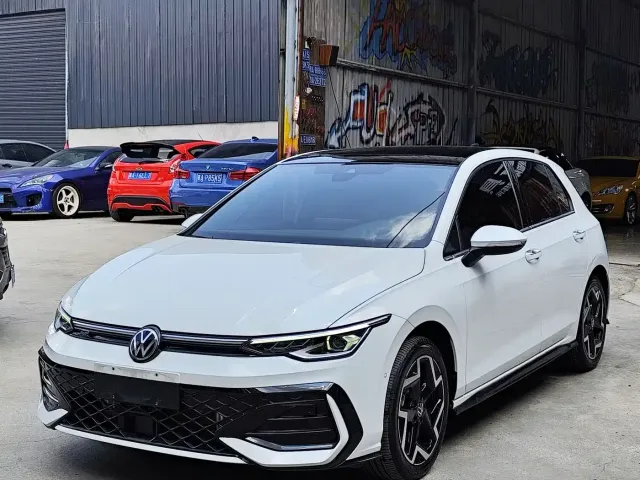 Фотография автомобиля — Volkswagen Golf