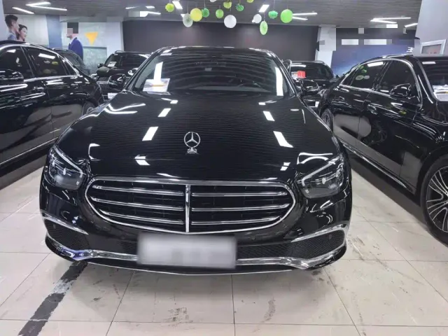 Mercedes-Benz E-Class — Фото автомобиля 2