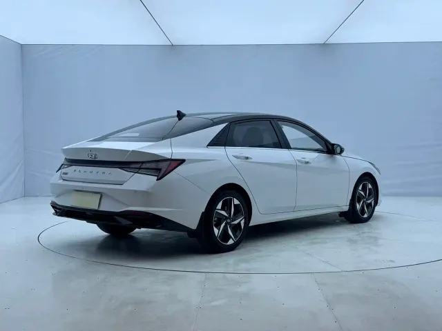 Hyundai Elantra — Фото автомобиля 4