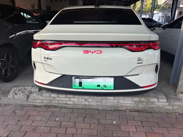 BYD Qin L — Фото автомобиля 8