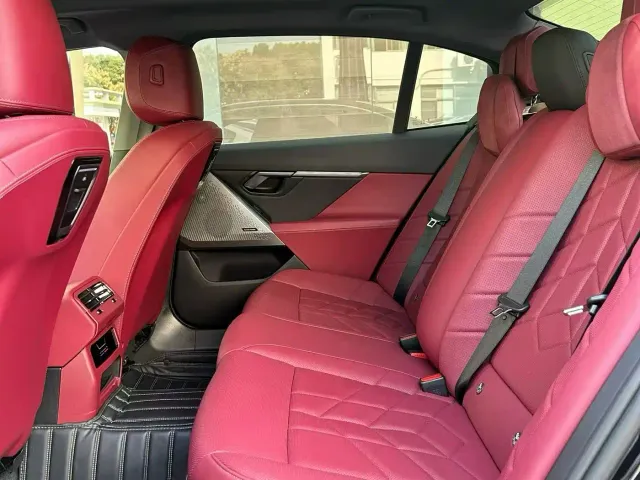 BMW 5 Series — Фото автомобиля 5