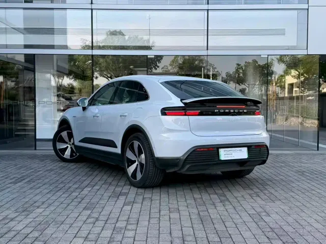 Porsche Macan EV — Фото автомобиля 3