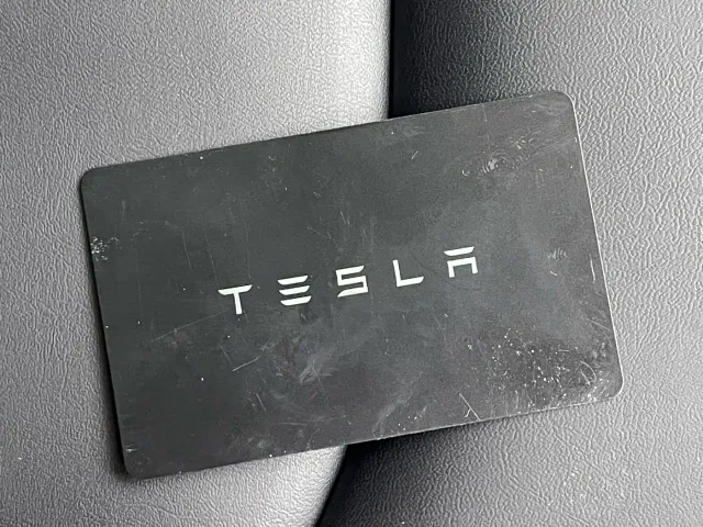 Tesla Model Y — Фото автомобиля 15