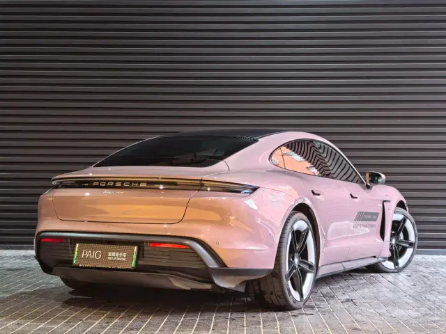 Porsche Taycan — Фото автомобиля 19