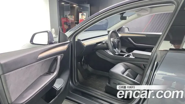 Tesla Model Y — Фото автомобиля 10