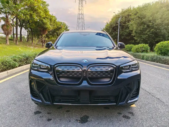BMW iX3 — Фото автомобиля 2