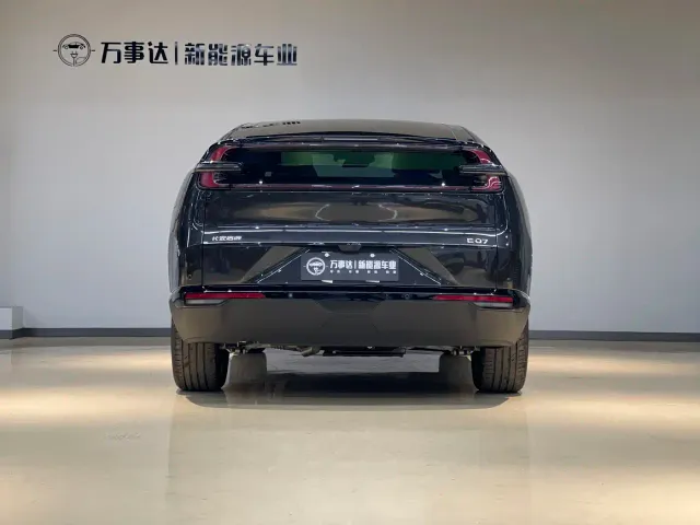 Changan Qiyuan E07 — Фото автомобиля 4