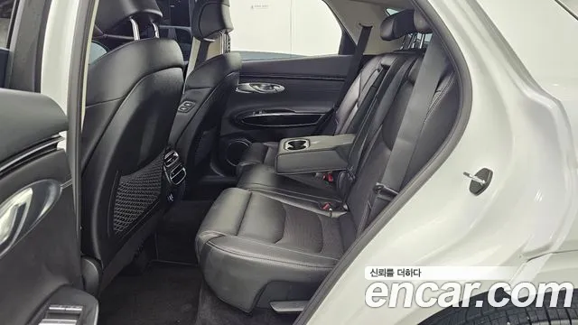 Genesis GV70 — Фото автомобиля 18