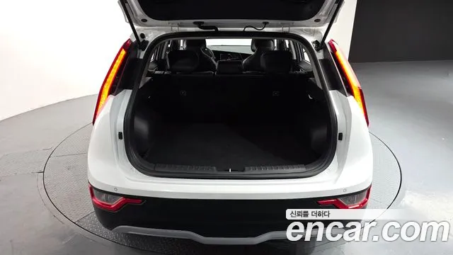 Kia Niro — Фото автомобиля 20