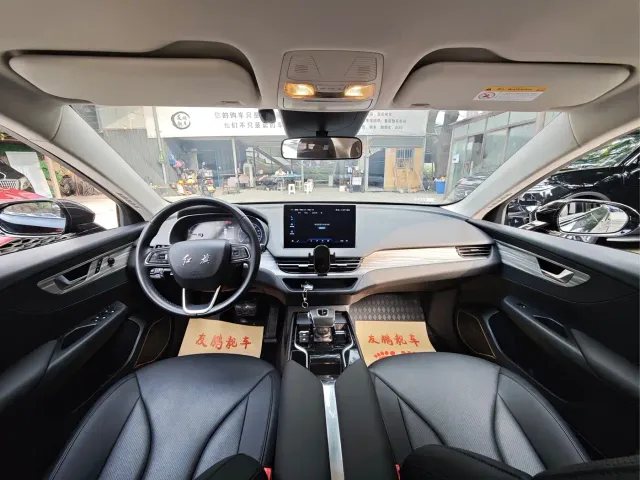 Hongqi E-QM5 — Фото автомобиля 17