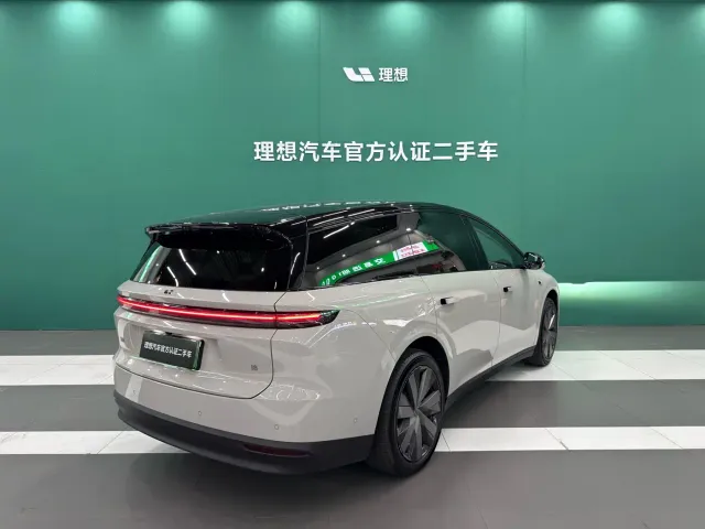 Li Auto i8 — Фото автомобиля 4