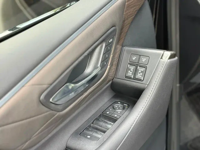 Toyota Vellfire — Фото автомобиля 12