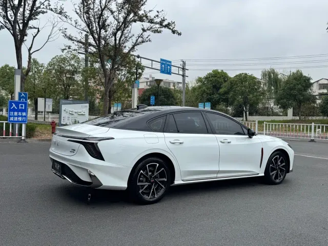Hongqi H6 — Фото автомобиля 5