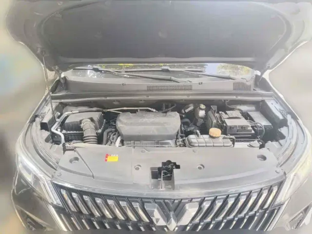 Wuling Jiachen — Фото автомобиля 3
