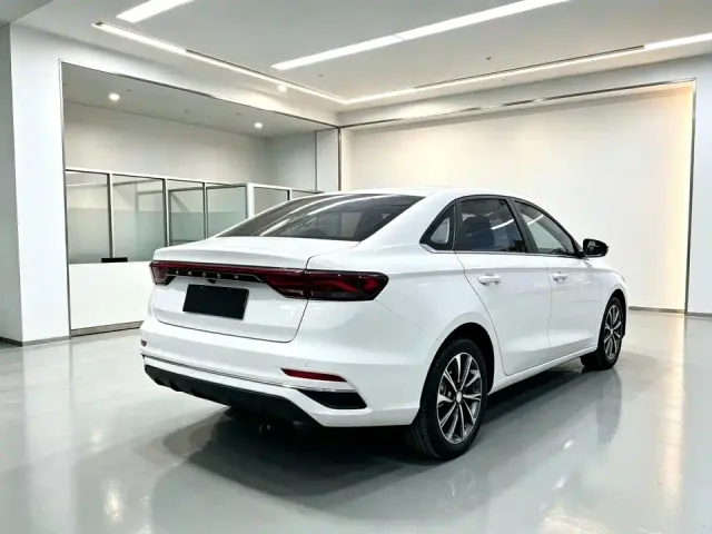 Geely Emgrand — Фото автомобиля 8