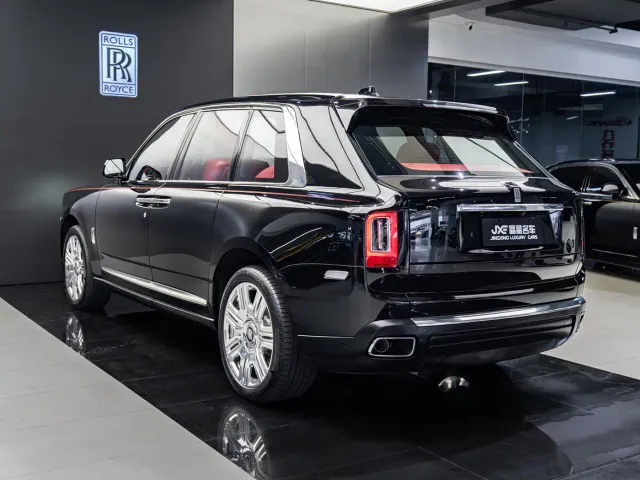 Rolls-Royce Cullinan — Фото автомобиля 16