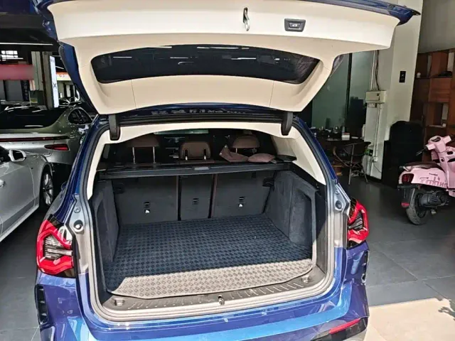 BMW iX3 — Фото автомобиля 18