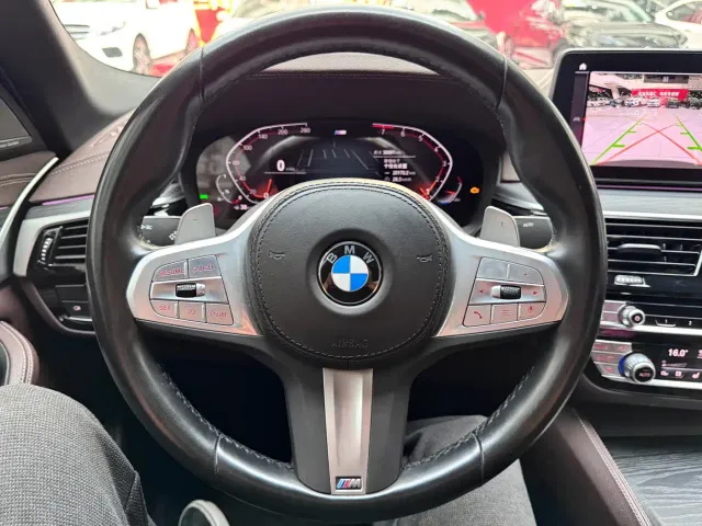 BMW 5 Series — Фото автомобиля 15