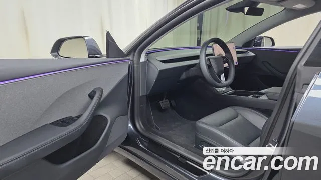 Tesla Model 3 — Фото автомобиля 15