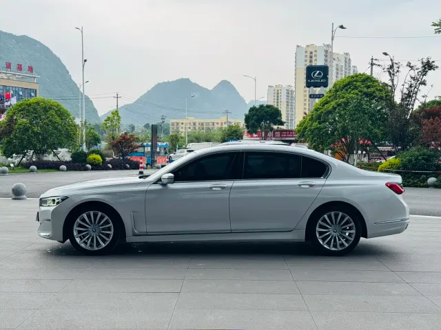 BMW 7 Series — Фото автомобиля 3