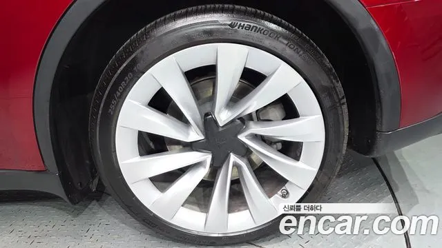 Tesla Model Y — Фото автомобиля 20