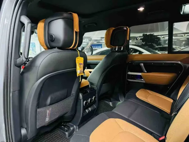 Land Rover Defender — Фото автомобиля 9