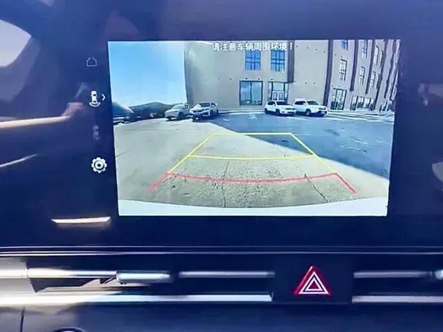 Hyundai Elantra — Фото автомобиля 24