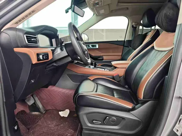 Ford Explorer — Фото автомобиля 9