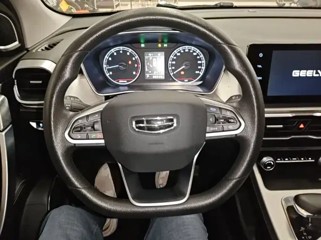Geely Binyue — Фото автомобиля 10