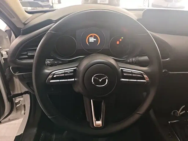 Mazda Axela — Фото автомобиля 10