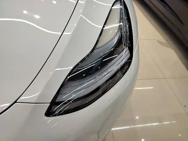 Tesla Model Y — Фото автомобиля 23