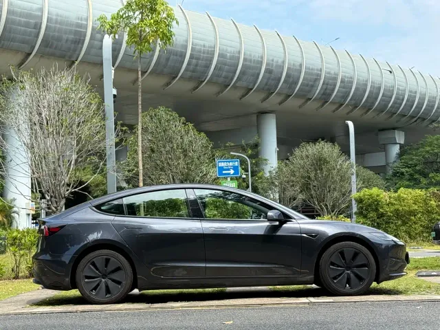 Tesla Model 3 — Фото автомобиля 6