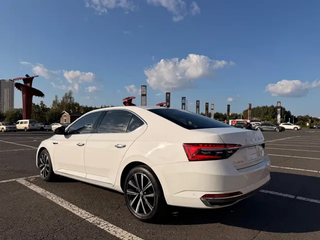 Skoda Superb — Фото автомобиля 6