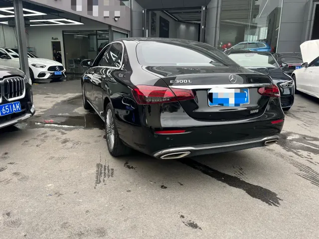 Mercedes-Benz E-Class — Фото автомобиля 7