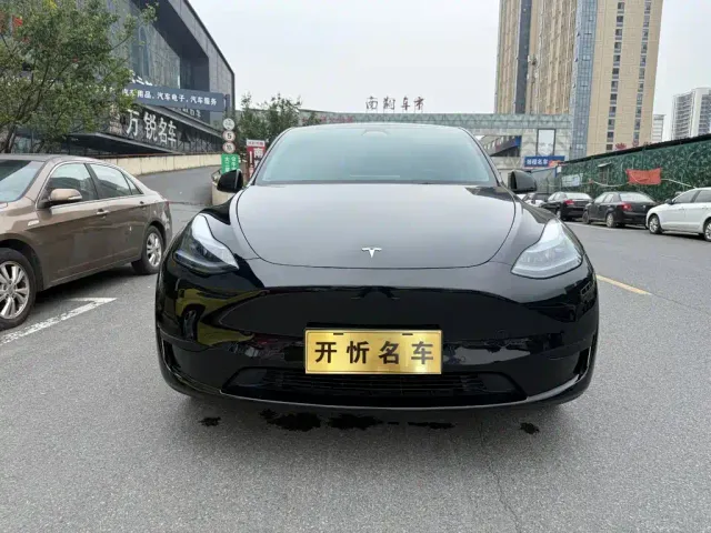 Tesla Model Y 2023 Rear-Wheel Drive Edition — Фото автомобиля 2