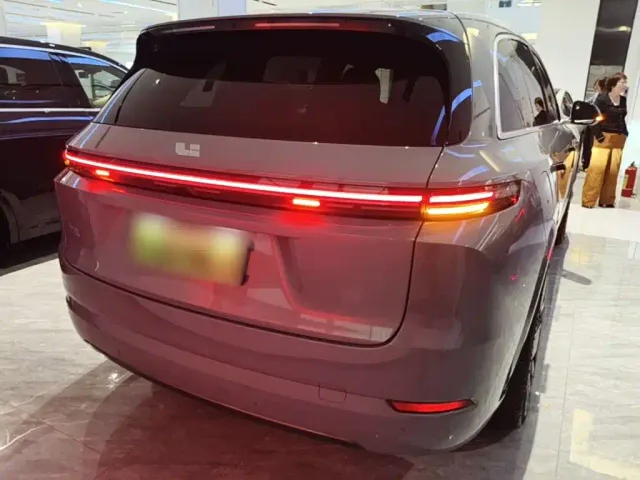 Li Auto L7 — Фото автомобиля 5