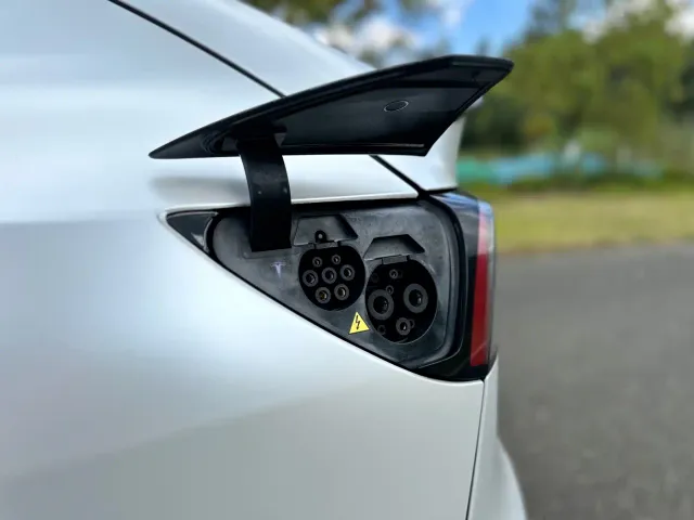 Tesla Model Y — Фото автомобиля 14