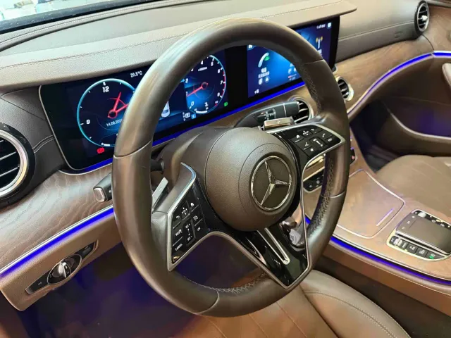 Mercedes-Benz E-Class — Фото автомобиля 7