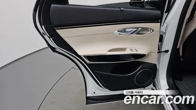 Genesis GV70 — Фото автомобиля 24