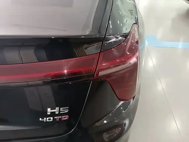 Hongqi H5 — Фото автомобиля 7
